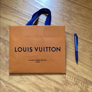 LOUIS VUITTON- authentic small shopping bag